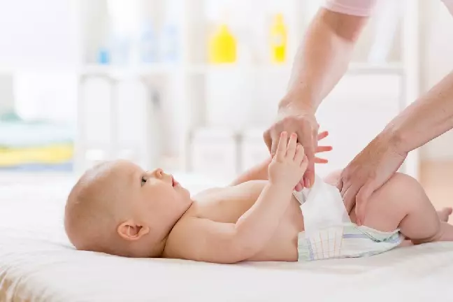Cambiar pañal de Bebés - Cuida tu salud hoy