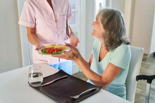 Cambios nutricionales en la vejez - Cuida tu salud hoy